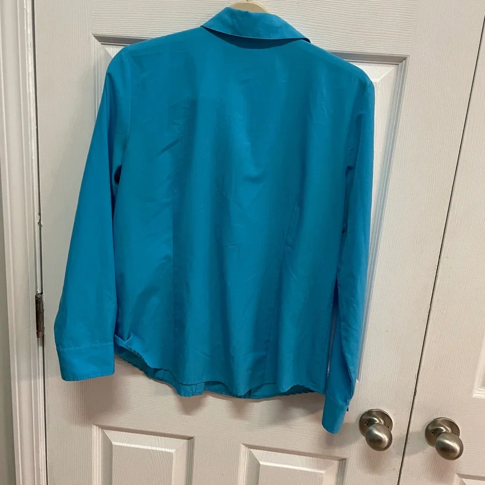 Van Heusen Womens Long Sleeve Button Down Shirt Top w/ Pockets -‎ Blue Large
